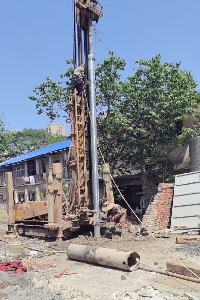 神农架林区岩石井