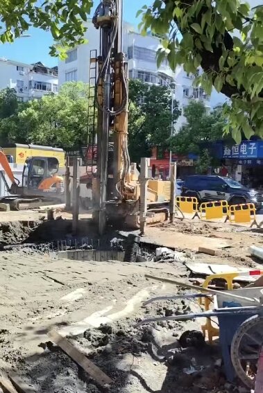 神农架林区岩石井